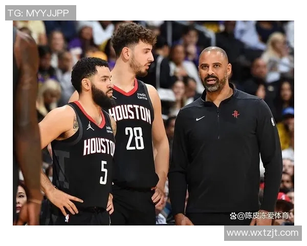 火箭队与开拓者队激战正酣精彩对决引发球迷热议